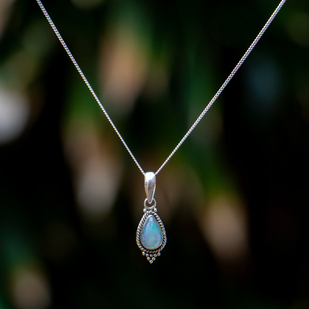 Halskette mit äthiopischem Opal – 925er Sterlingsilber – echter Edelstein – nickelfrei