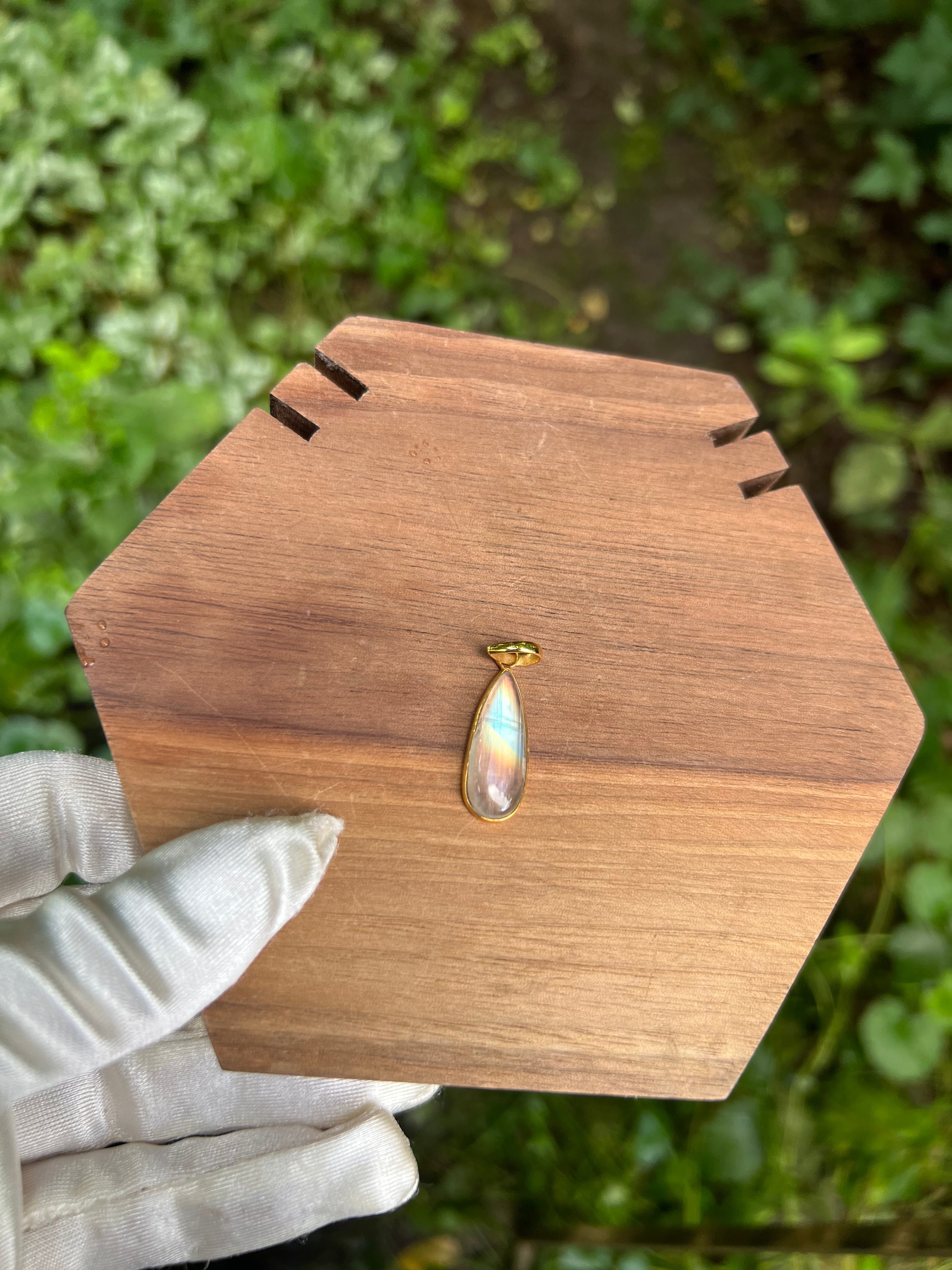 Zenvya - Regenbogen-Mondstein-Anhänger - 18 Karat Gold