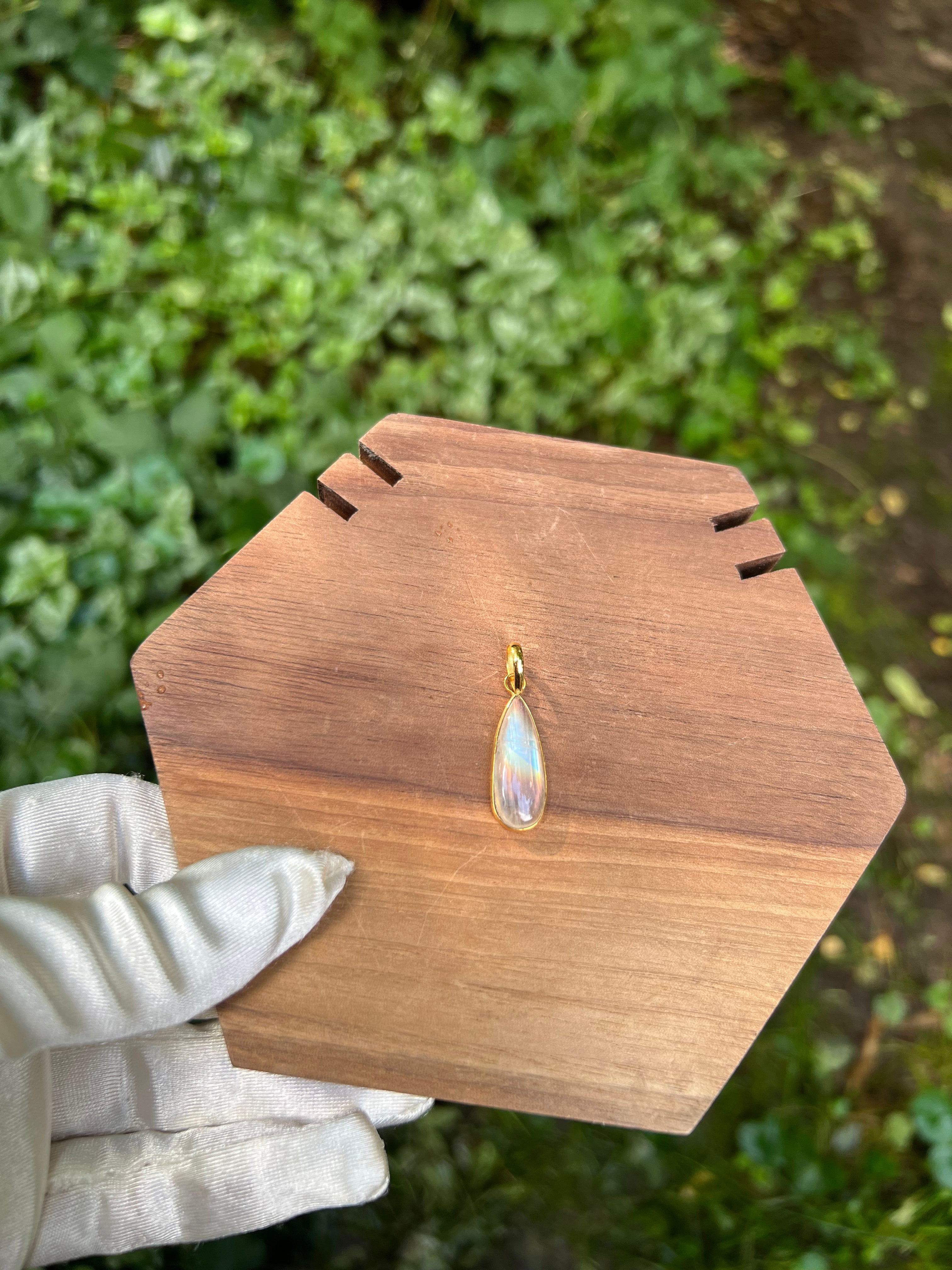 Zenvya - Regenbogen-Mondstein-Anhänger - 18 Karat Gold